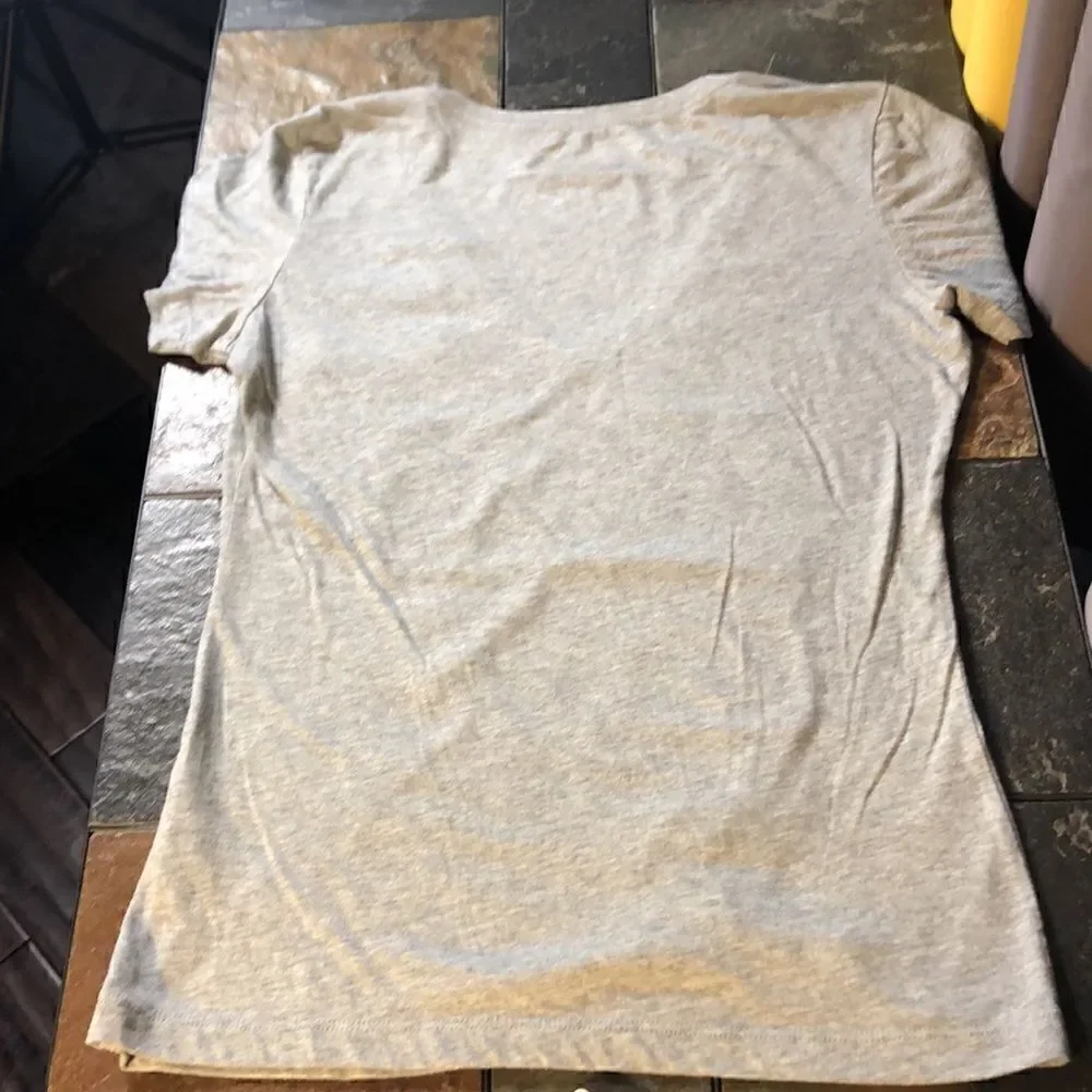 Nike slim fit v-neck graphic tee size medium